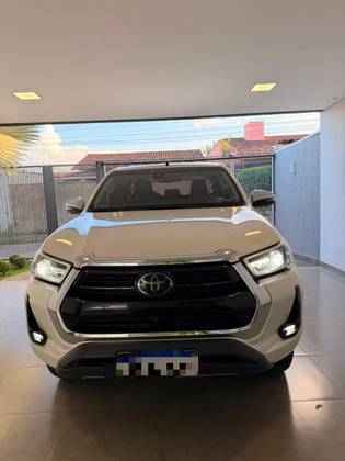 TOYOTA HILUX 2.8 D-4D TURBO DIESEL CD SR 4X4 AUTOMÁTICO